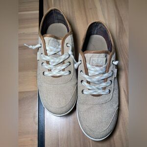 ‎Tan canvas bobs